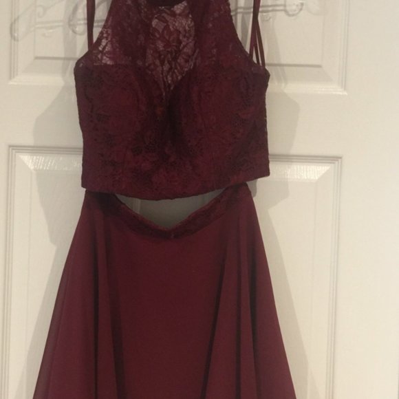 Formal / Grade 8 Grad Dress - Picture 2 of 4